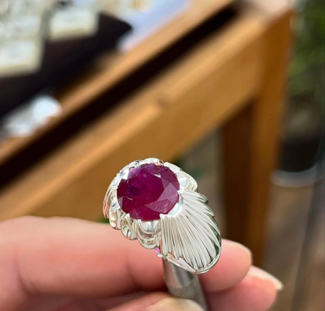 Men’s Bold Ruby Gemstone Ring – Elegant Silver Band