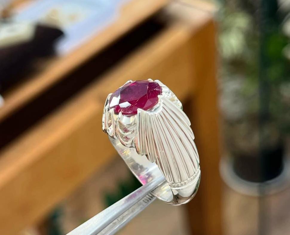 Men’s Bold Ruby Gemstone Ring – Elegant Silver Band