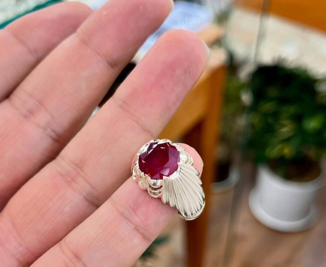 Men’s Bold Ruby Gemstone Ring – Elegant Silver Band