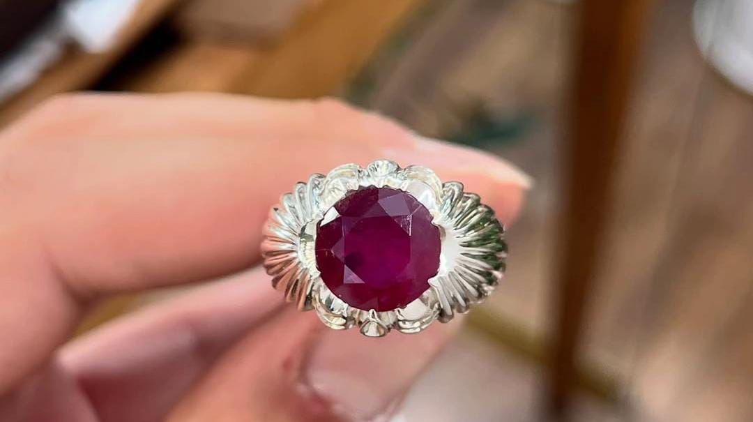 Men’s Bold Ruby Gemstone Ring – Elegant Silver Band
